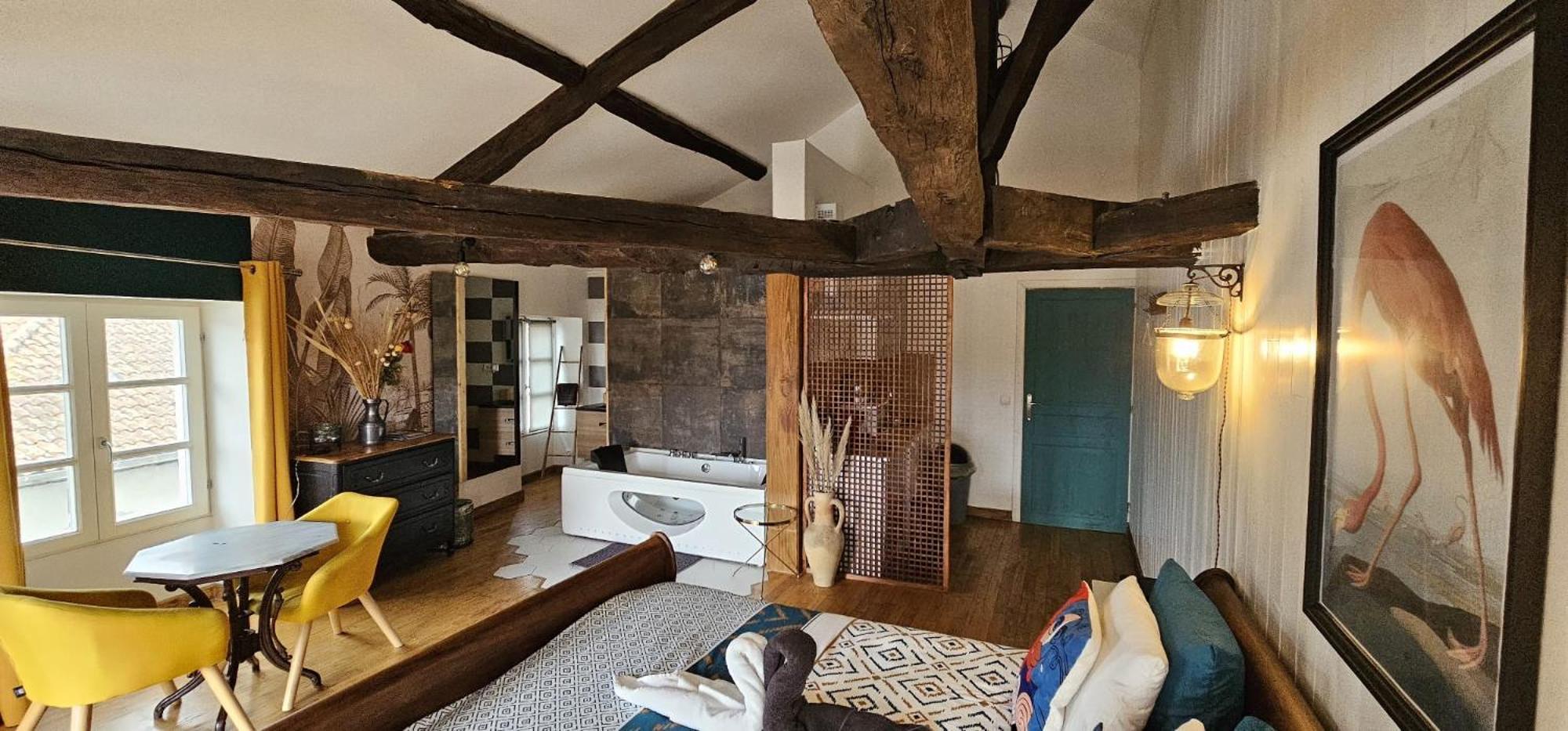 Suite Penthouse Romantique, Confolens, Charente Esterno foto