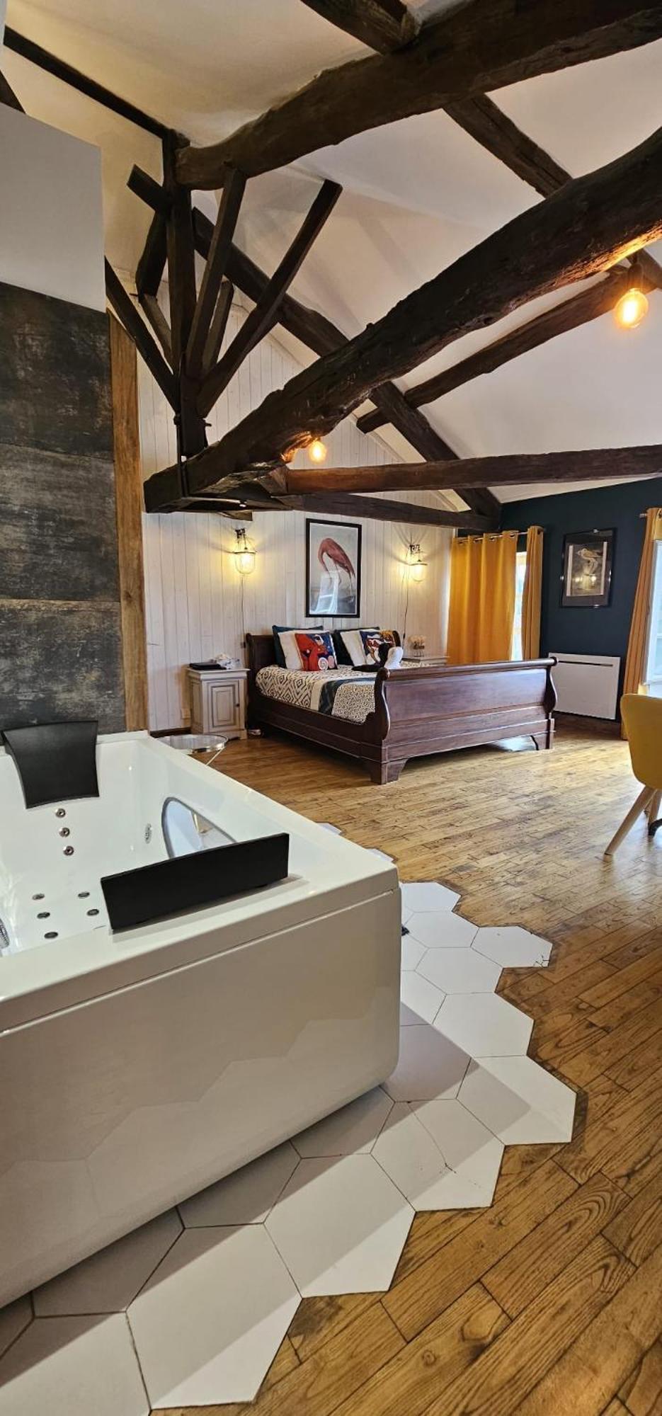 Suite Penthouse Romantique, Confolens, Charente Esterno foto
