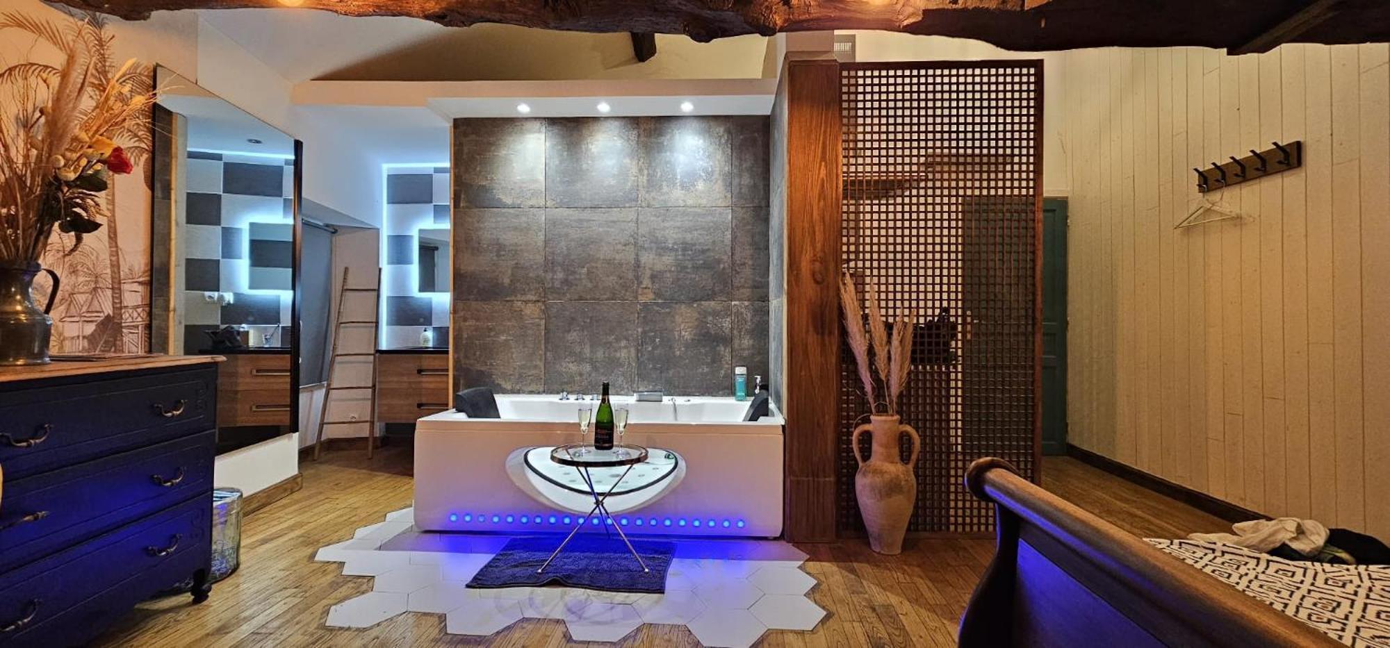 Suite Penthouse Romantique, Confolens, Charente Esterno foto